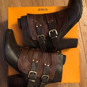 Miz Mooz Duchess Booties Size 7